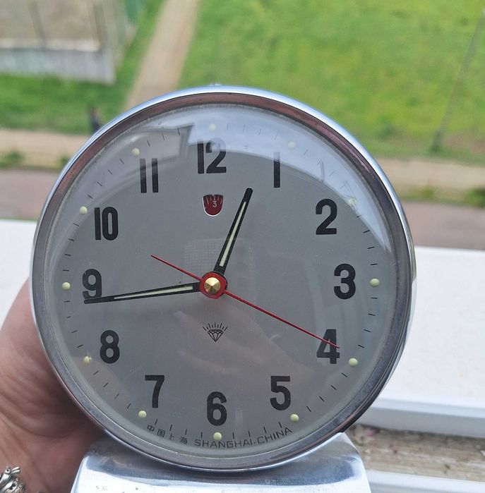 Будилник и мобифон