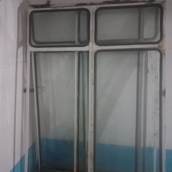 Бесплатно отдам окна в металлической раме