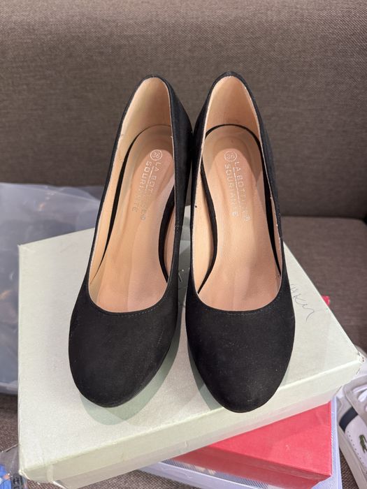 Продам черные туфли