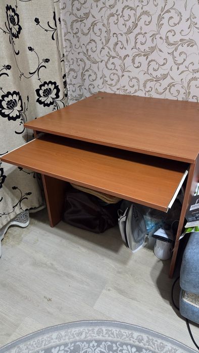 Стол компьютерный