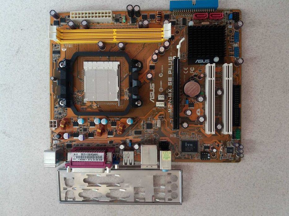 Asus M2N-MX SE Plus/Athlon 64 X2 4400/4GB