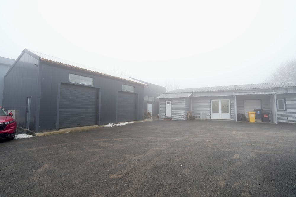 Hale și birouri de închiriat