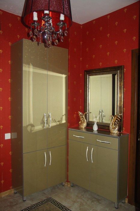 Продается квартира .за гост. "Grand Mir Hotel"  2/4/4. Метро Ойбек