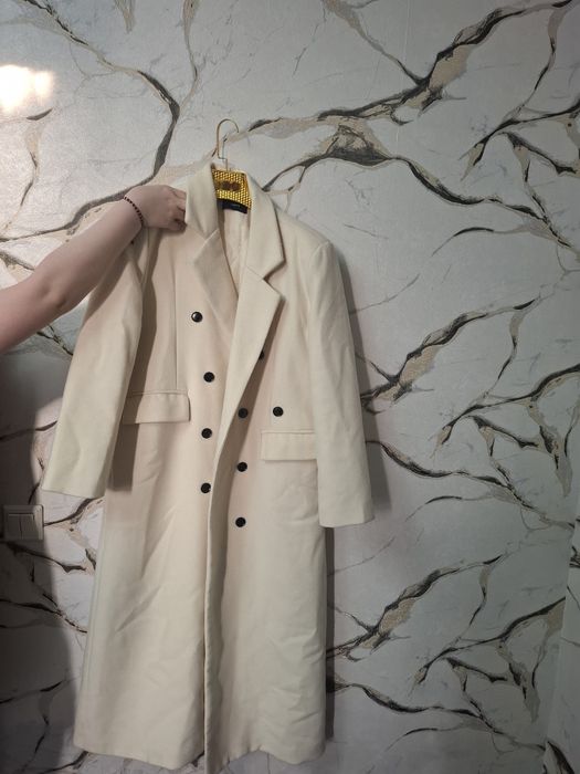 Пальто новое белое