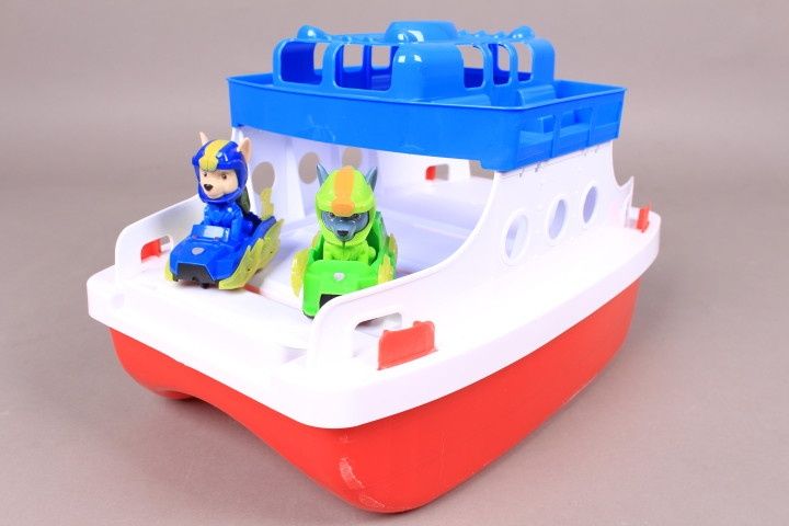 Огромна яхта с кученцата на Пес Патрул