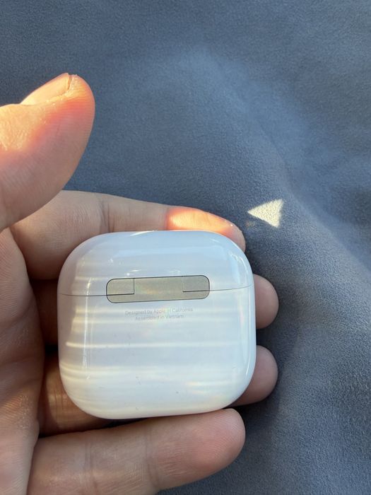Airpods 4 кейс, оригинал, наушники утеряны