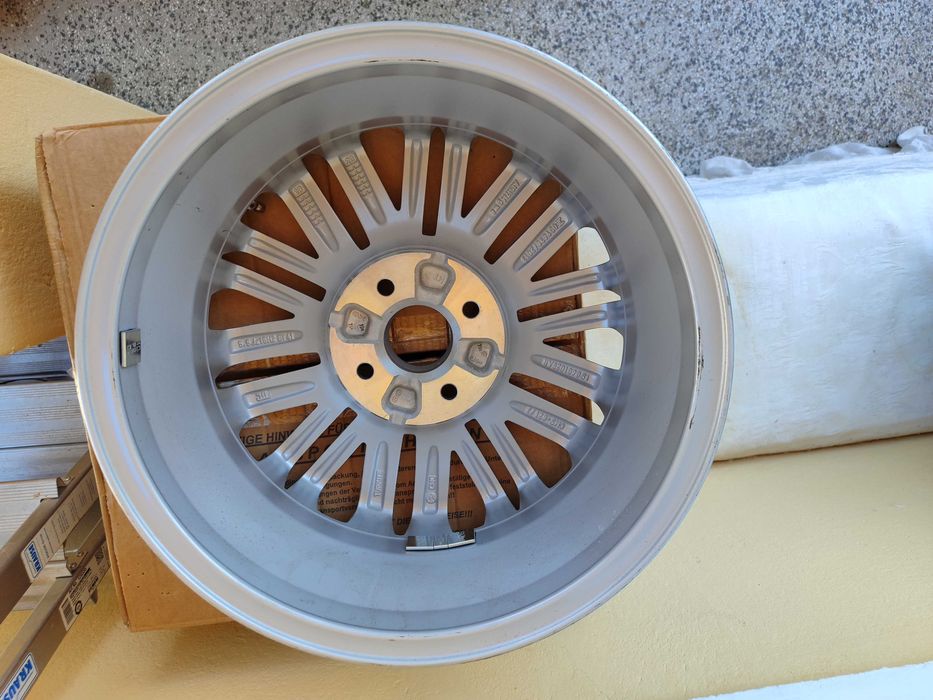 Алуминиеви джанти за VW Up 5,5x15 ET41,1S0601025AR,централни капачки за VW.