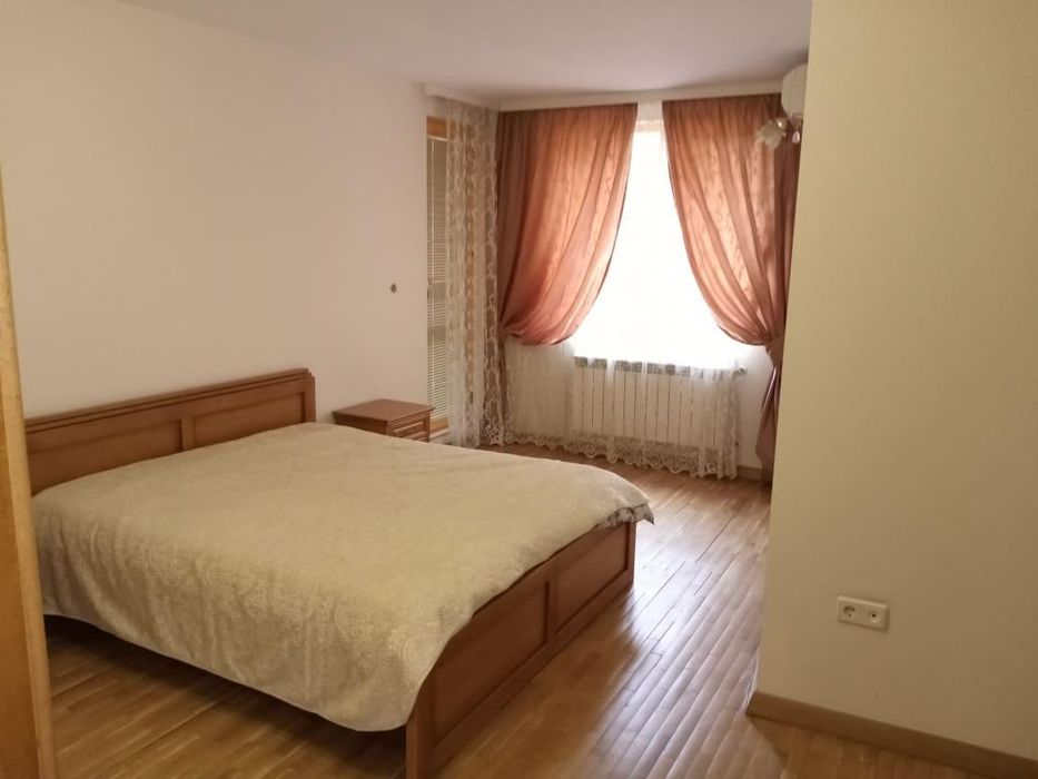 Дава се под наем Тристаен апартамент в Пловдив, Кършияка - 125 кв.м за 800 € - Снимка #1