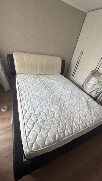 Продам двухспальную кровать