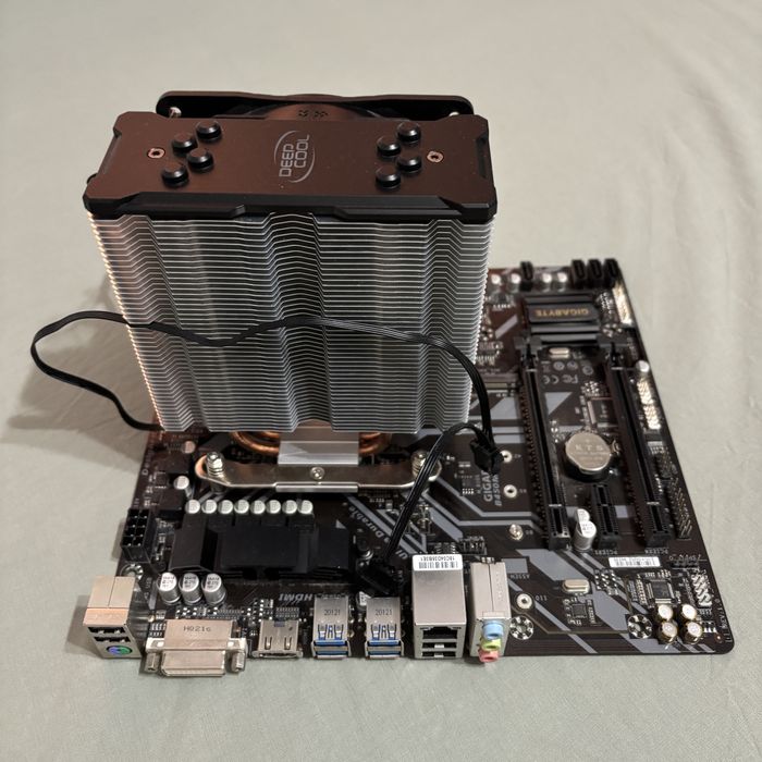 Ryzen 9 5900x 32GB RAM DDR4 B450M