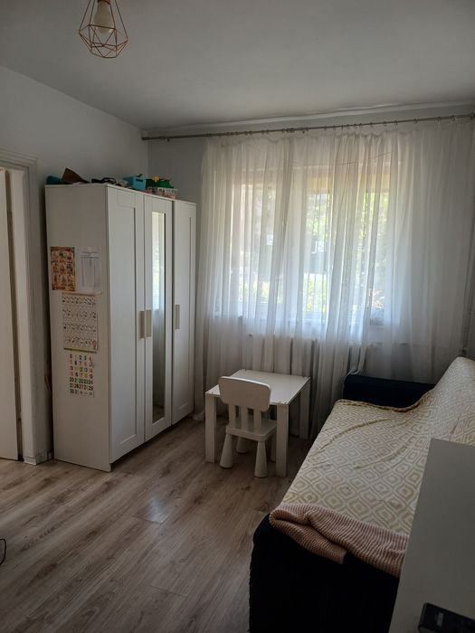 De închiriat apartament 2 camere, semidecomandat, Craiovița Nouă, zona Materna