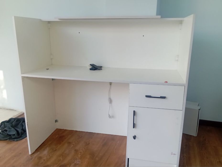 Администраторская  Стоика 140 ширина 140 высота 50 глубина 300.000