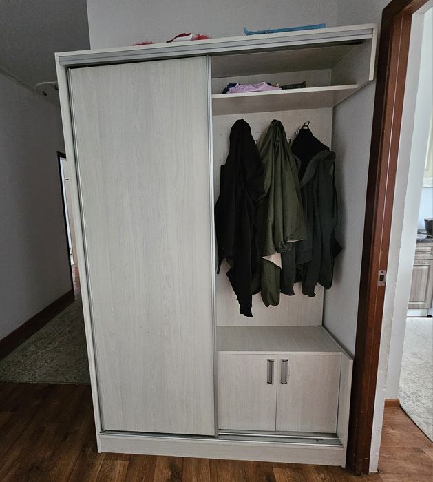 Шкаф для прихожей