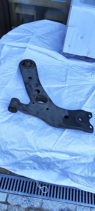 Преден Ляв носач за Totota Rav 4, 2017 година хибрид