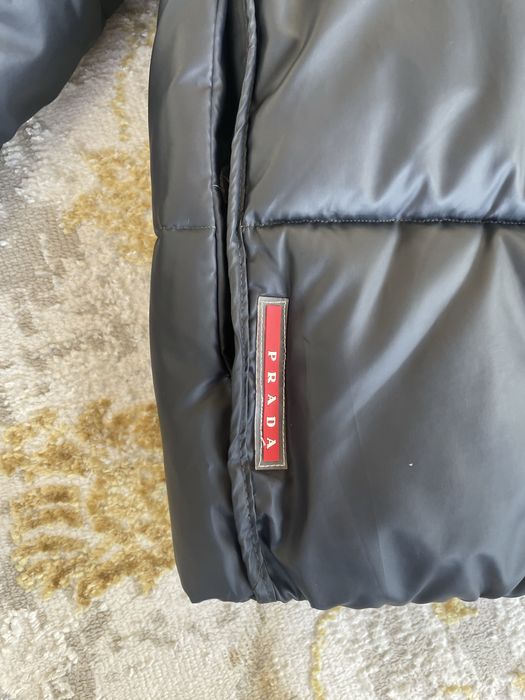 Куртка Prada в отличном состоянии