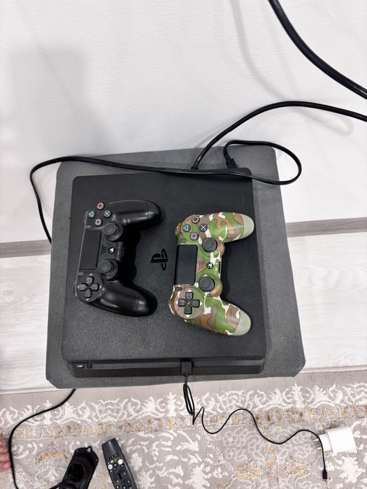 Продам PS4 slim 1 TB