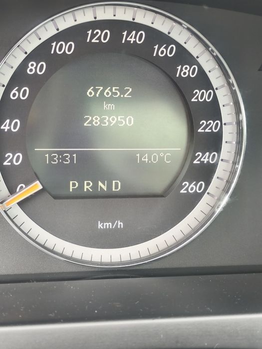 De vânzare Mercedes Benz C320 w204 3 L  224 cai automat  din 2007 cu 284000 km reali dețin raport car vertical