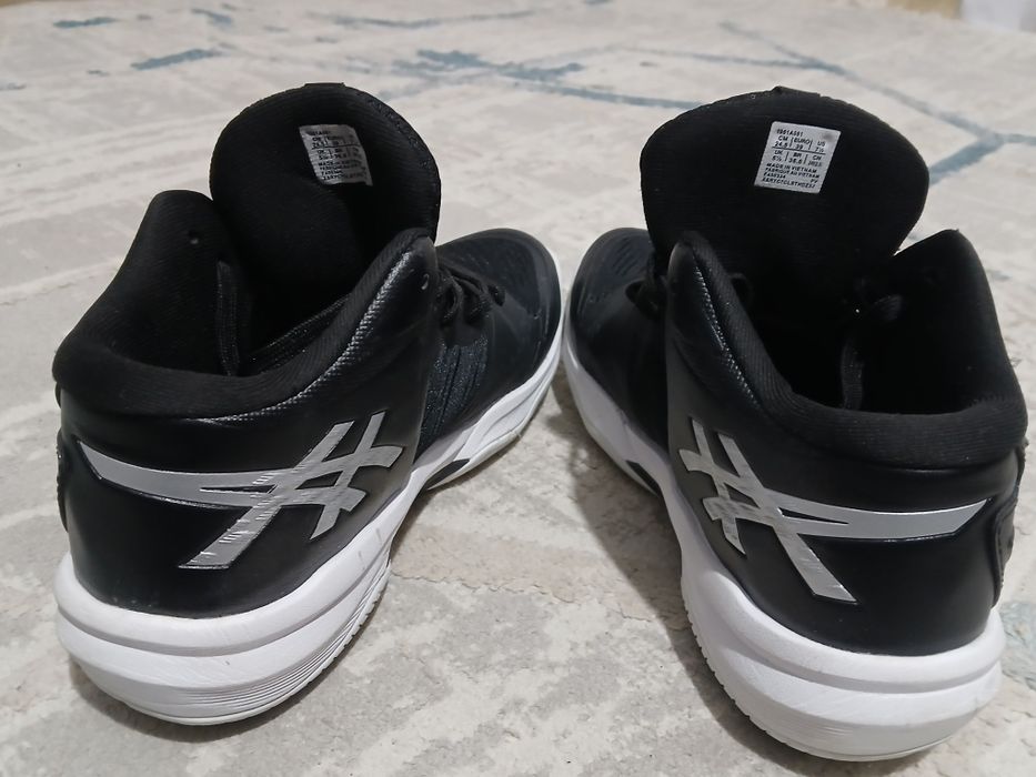 Продаю асиксы метарайс