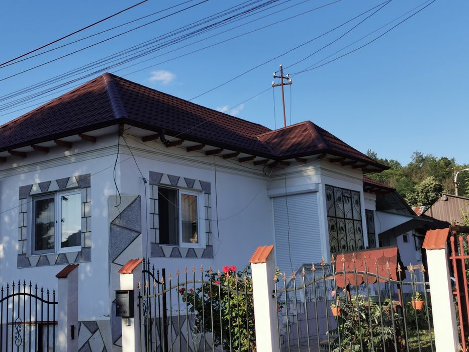 Reparatii acoperisuri tigla metalica jgheaburi burlane reparatii acoperis garduri terase foișoare dulgherie mansarda