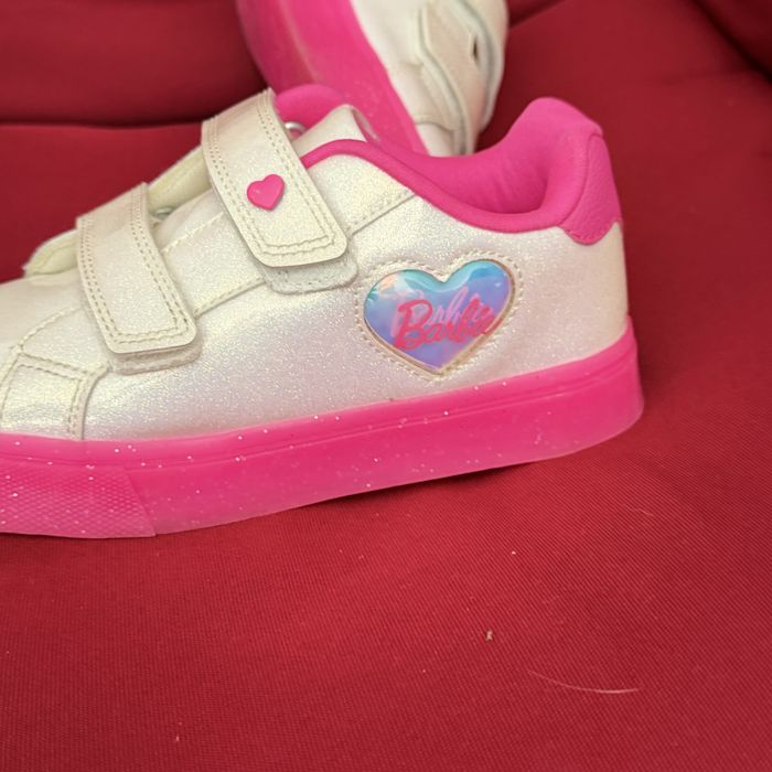 Vând Adidași Barbie mărimea 33 cu inimă luminoasă George – Stare perfectă