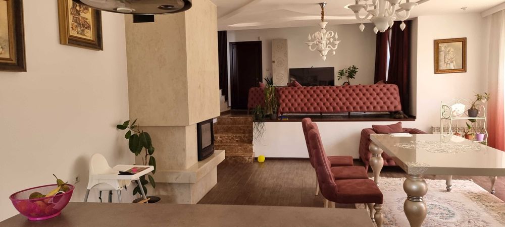 1829-Продава се двуетажна луксозна къща в кв. "Варош"