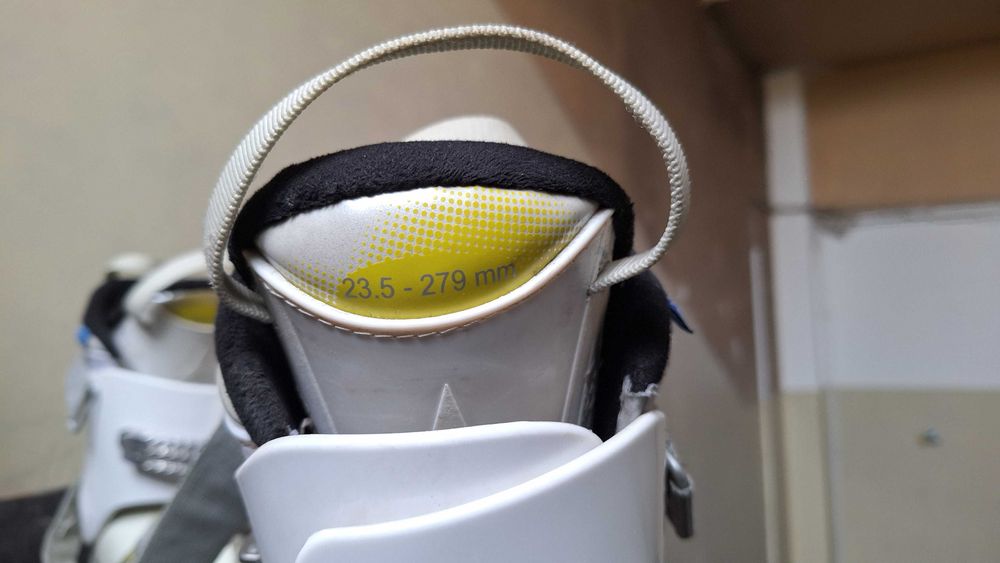 Продавам ски обувки Atomic