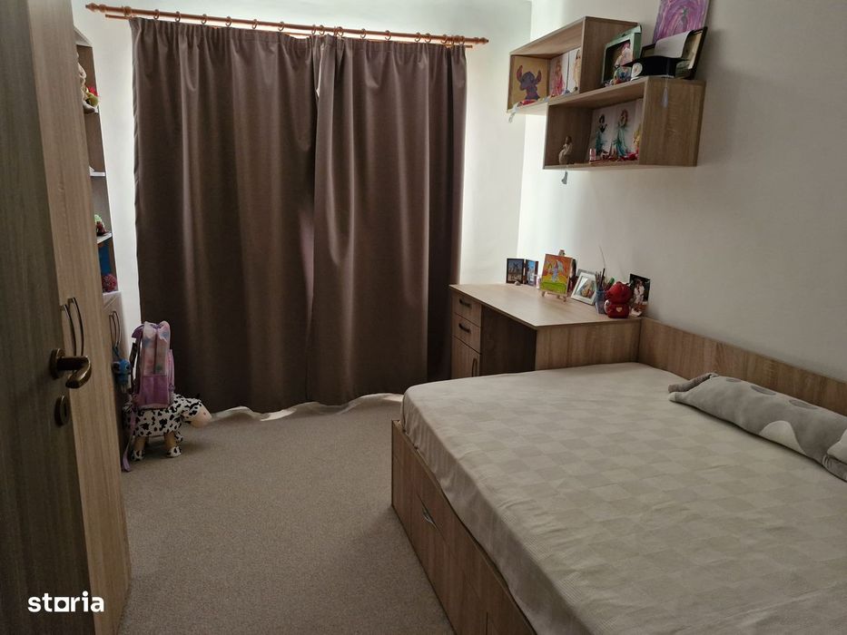 Apartament 3 camere, balcon, etaj 4, Ghimbav