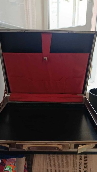 Советские  чемоданы  разноцветные