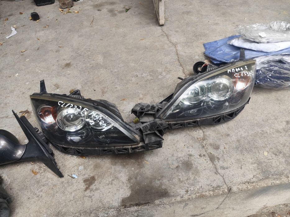 Фарове за mazda 3 от 2003 и нагоре ляв и десен и цена за брой 120 лв