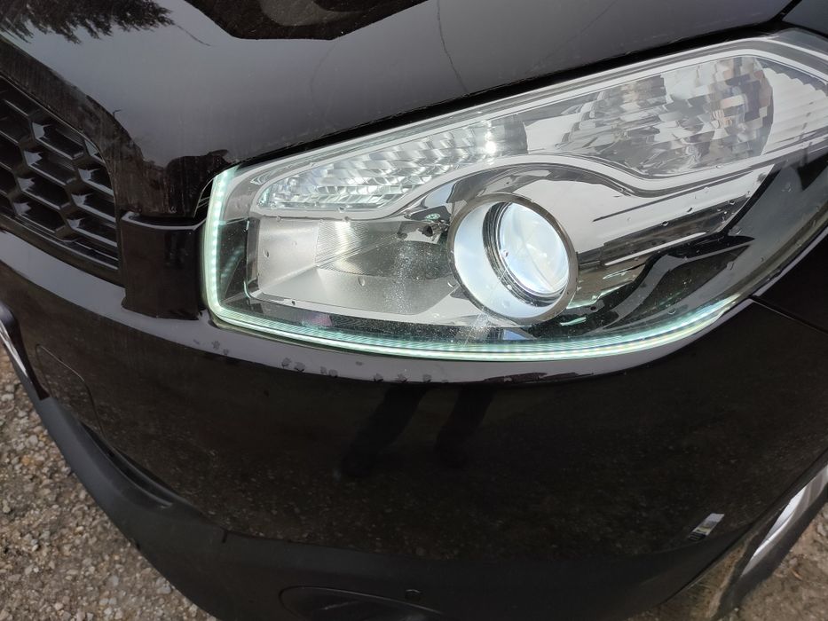 LED дневни светлини и бягащи мигачи за автомобил