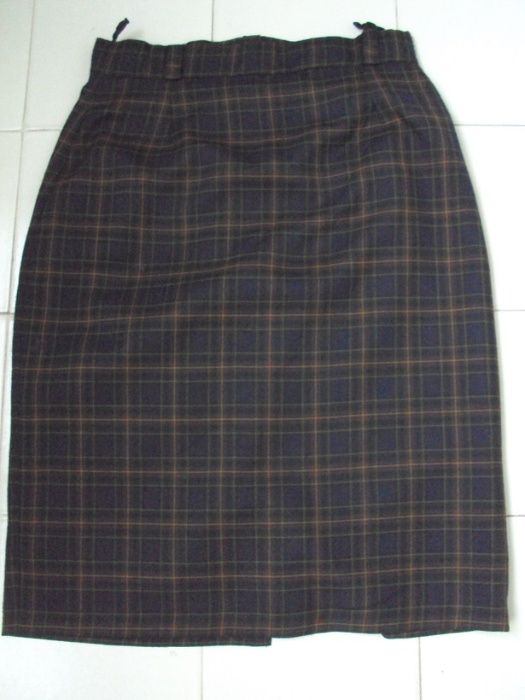 Вълнена пола каре 38 размер