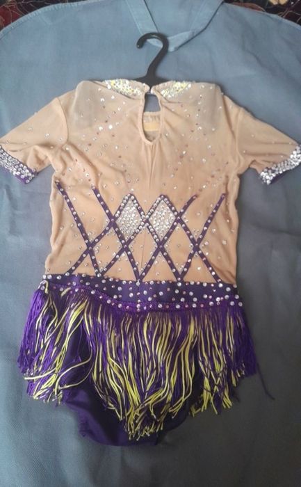 Платье для выступлений по гимнастике