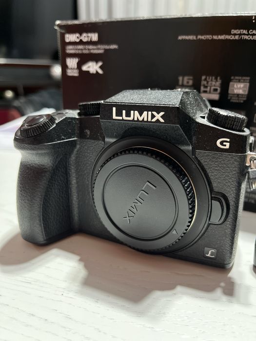 Фотоапарат Panasonic Lumix G7, 12‑60 mm обектив + 2 батерии — КАТО НОВ