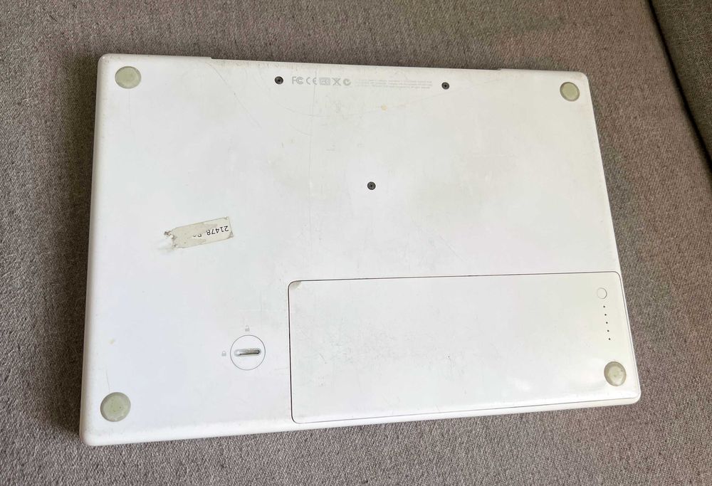 MacBook White A1181 13.3 Intel Core2Duo 2.13GHz defect HDD