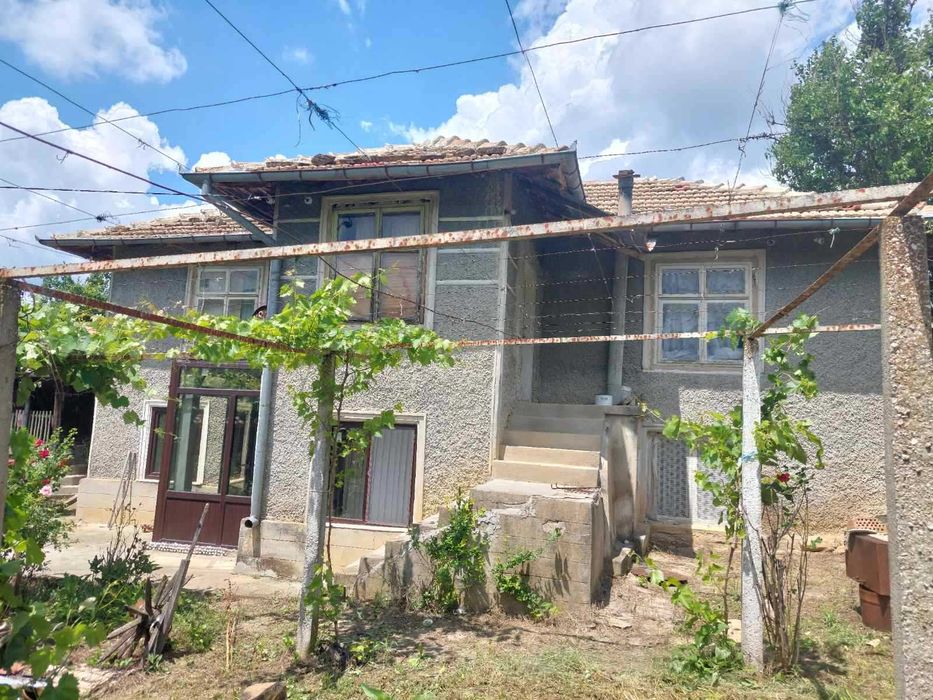 продавам къща в с. Бял Бряг