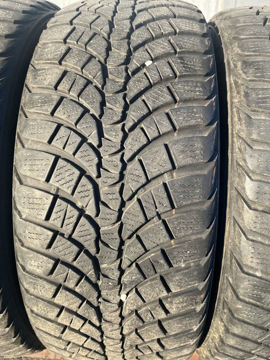 4 бр. зимни гуми 225/50/17 Kumho 6,5-7 mm DOT 2117