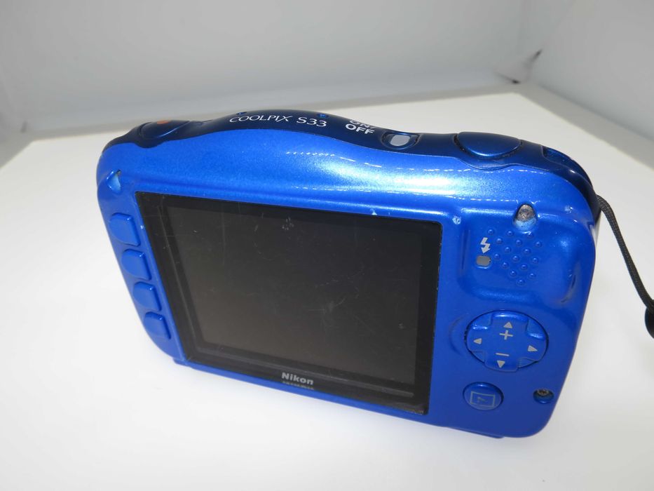 Nikon Coolpix S33 компактен фотоапарат водоустойчив до 10 метра, удароустойчив , цифрова дигитална камера FULL HD тестван и работи отлично