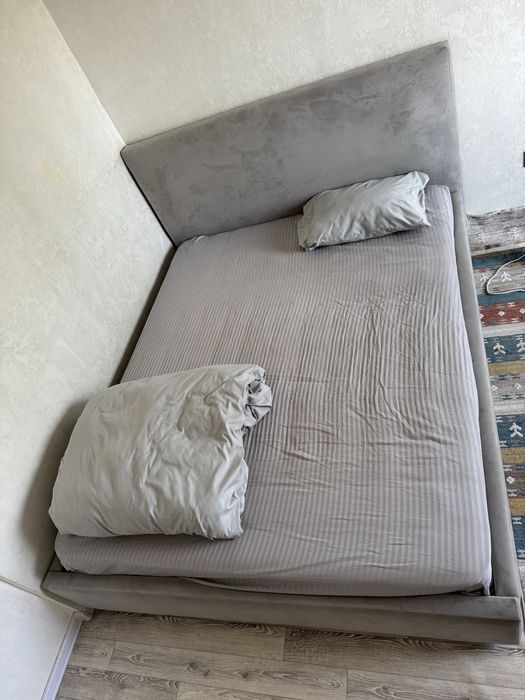 Кровать спальная