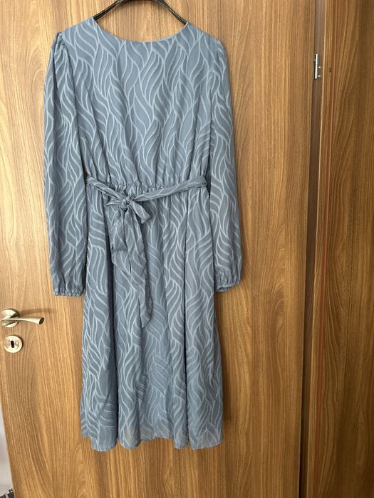 Нова рокля,размер XL(40/42)