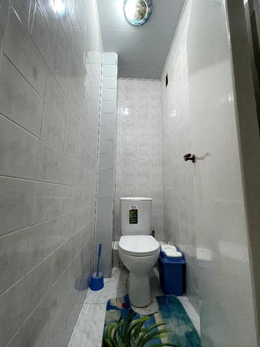 Себзорда  барча жихозлари билан . 2 xonali uy sotiladi yoki xovliga yo