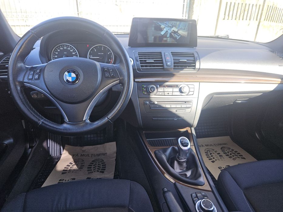 Bmw e87 an 2010 .