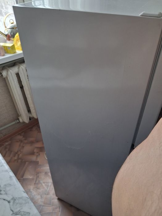 ПРОДАМ  ХОЛОДИЛьНИК Отличный состаянии
