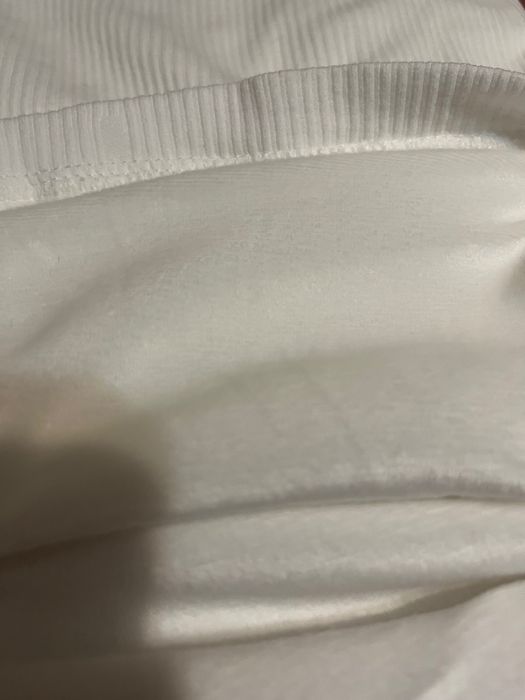 Майка теплая белая на девочку 7-9 лет.