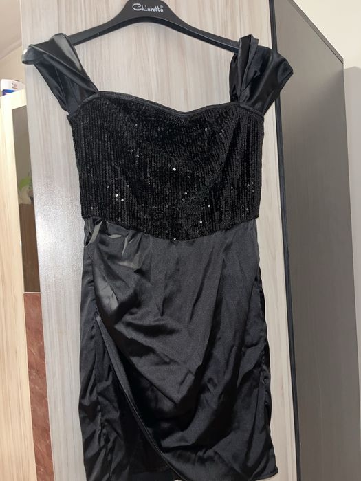 Официална черна сатенена рокля