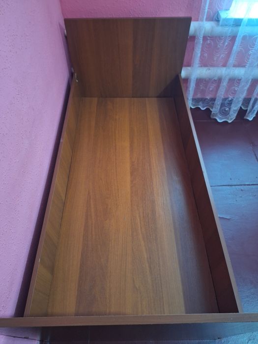 Детский кровать.