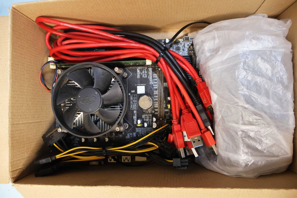 Материнская плата B250C (12 GPU) + Процессор + ОЗУ 4GB + 6 Райзеров.