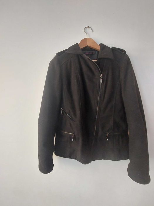 Вълнено дамско яке в черен цвят