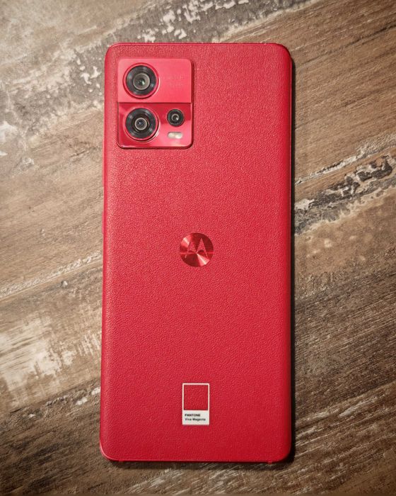 Motorola Edge 30 Fusion | Pantone Viva Magenta |Căști wireless incluse