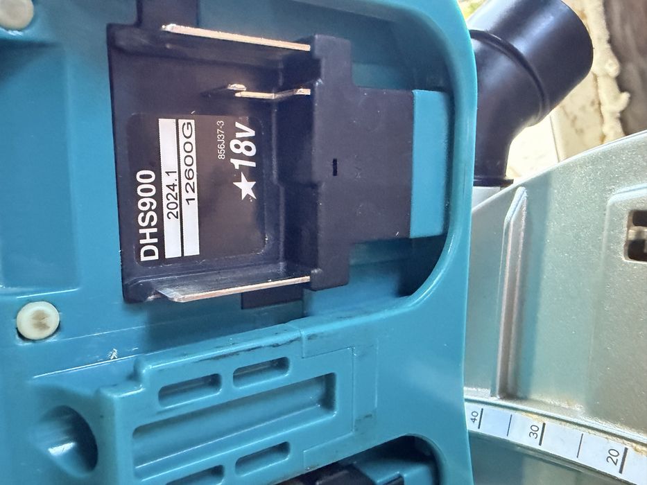 Circular Makita DHS900  235MM