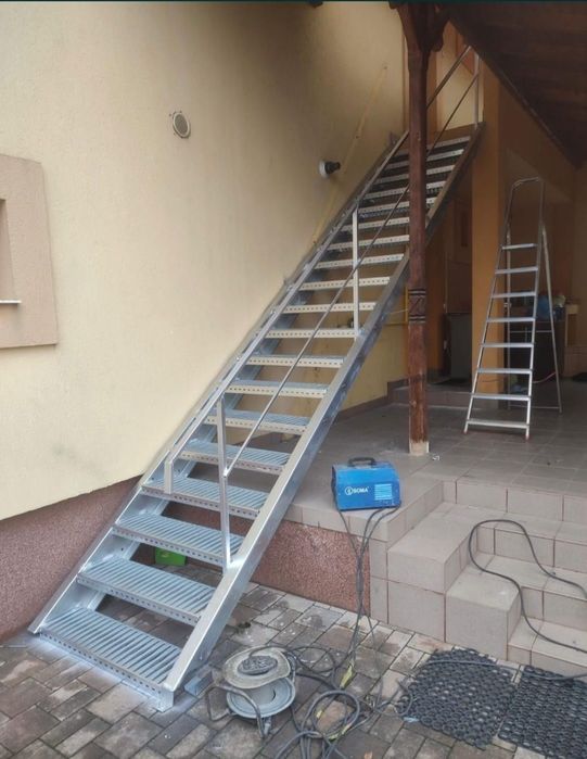 Scări metalice galvanizate